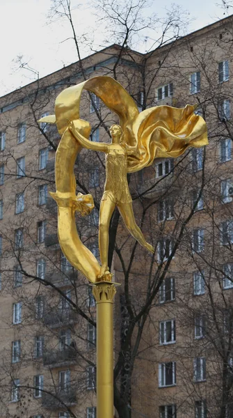 Anıt kız — Stok fotoğraf