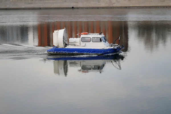 Poduszkowiec łódź — Zdjęcie stockowe