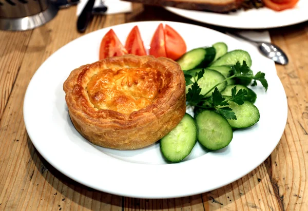 Chicken pie with vegetables photographed closeup — Stock Photo, Image