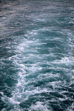 Güzel deniz suyu kaynayan 