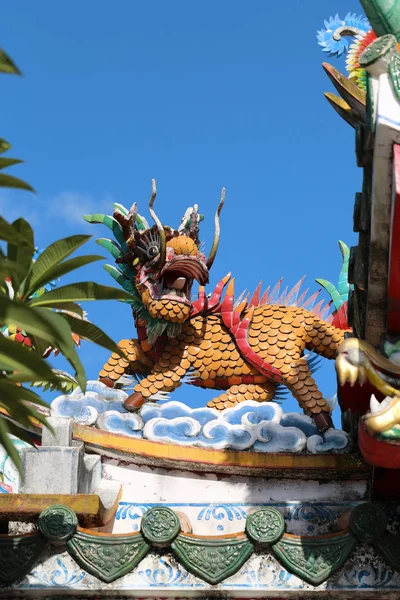 Çince ejderha heykeli — Stok fotoğraf