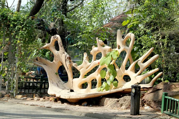 Beautiful wooden bench — Stock Photo, Image