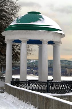 Güzel büyük çardak