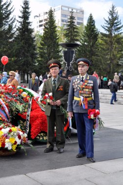 Çelyabinsk, Rusya Federasyonu - 9,2011 olabilir: Chelyabinsk ana meydanında bir geçit töreni 9 onuruna olabilir