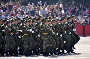 Çelyabinsk, Rusya Federasyonu - 9,2011 olabilir: Chelyabinsk ana meydanında bir geçit töreni 9 onuruna olabilir