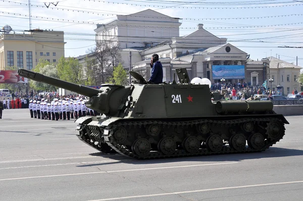 Челябінськ, Росія - може 9,2011: парад на честь 9 може на головній площі в Челябинск — стокове фото