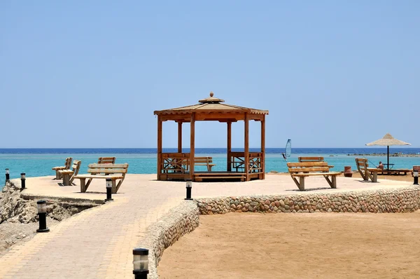 Hurghada, Ägypten - 8. Juli 2012: ein wunderschönes Hotelgelände in der Bucht von Makadi Bay. Ägypten — Stockfoto