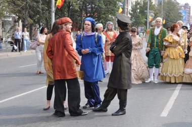 Çelyabinsk, Rusya Federasyonu - Eylül 3,2011: karnaval alayı insan onuruna Chelyabinsk city ana cadde üzerinde 18. yüzyılda kentin giyim