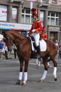 Çelyabinsk, Rusya Federasyonu - Eylül 3,2011: karnaval alayı insan onuruna Chelyabinsk city şehrin ana cadde üzerinde