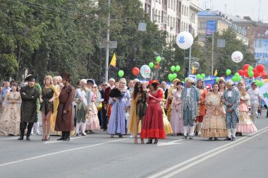 Çelyabinsk, Rusya Federasyonu - Eylül 3,2011: karnaval alayı insan onuruna Chelyabinsk city şehrin ana cadde üzerinde