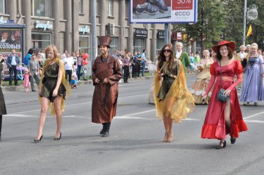 Çelyabinsk, Rusya Federasyonu - Eylül 3,2011: karnaval alayı insan onuruna Chelyabinsk city şehrin ana cadde üzerinde