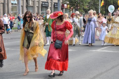 Çelyabinsk, Rusya Federasyonu - Eylül 3,2011: karnaval alayı insan onuruna Chelyabinsk city şehrin ana cadde üzerinde