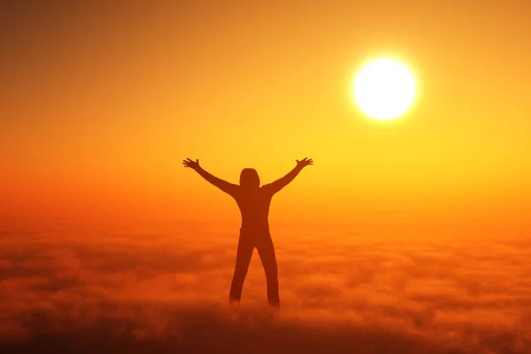 Hombre Regocija Las Nubes Rendir — Foto de Stock