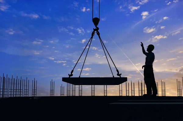 Silhouet van een werknemer — Stockfoto