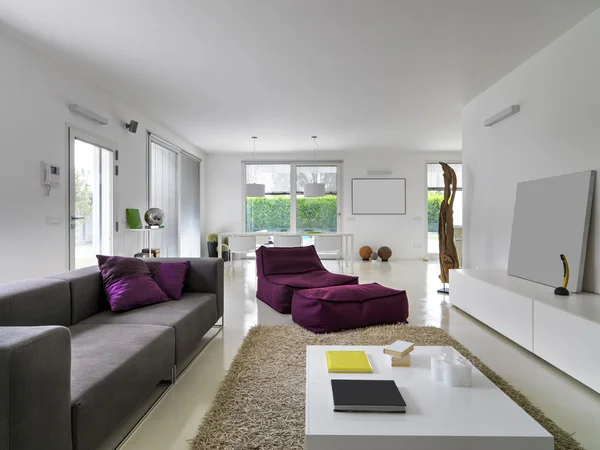 Vnitřní pohled na moderní obývací pokoj — Stock fotografie