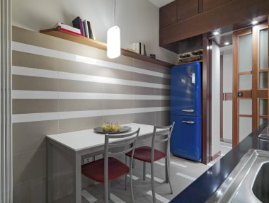 modern oturma odasında bir mavi kumaş kanepe ve ön plan