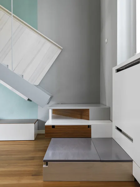 Detail van de stappen van een moden trap — Stockfoto