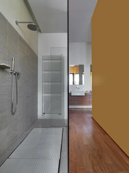 Tampilan interior dari kamar mandi modern — Stok Foto