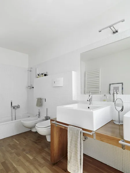 Un bagno moderno — Foto Stock