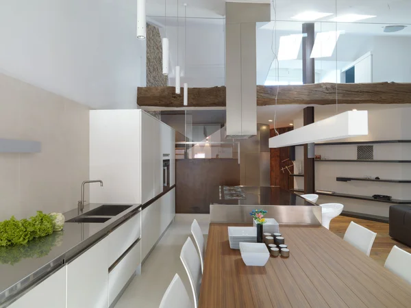 Vista de interiores de uma cozinha moderna — Fotografia de Stock