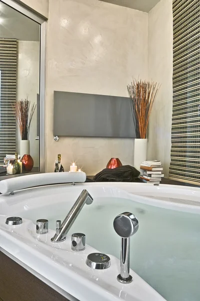 Vue intérieure salle de bain moderne — Photo