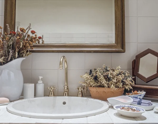 Binnenaanzicht van een klassieke badkamer — Stockfoto
