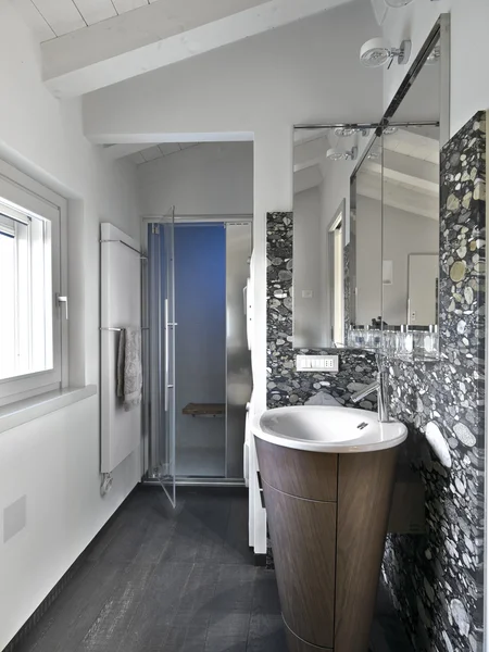 Widok wnętrza nowoczesnej łazienki — Zdjęcie stockowe