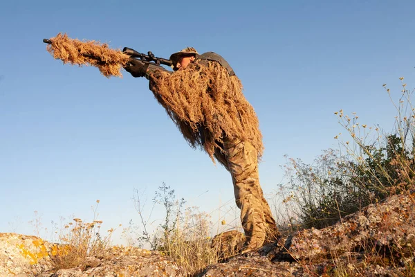 Sniper Ghillie Camouflage Suit High Precision Rifle Optic Scope Combat — Stock Photo, Image