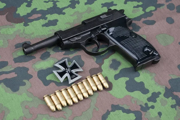 Weltkrieg Nazi Deutsche Armee Halbautomatische Pistole Mit Munition Und Eisernes — Stockfoto