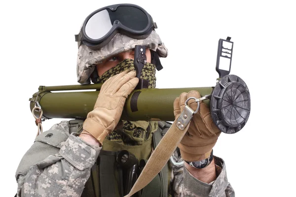 Soldado estadounidense con lanzacohetes antitanque — Foto de Stock