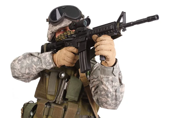 Oss soldat med gevär — Stockfoto