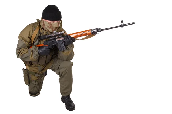 Söldnerheckenschütze mit SVD-Gewehr — Stockfoto