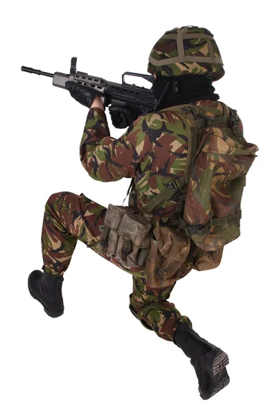 Britischer Armeesoldat in Tarnuniform — Stockfoto