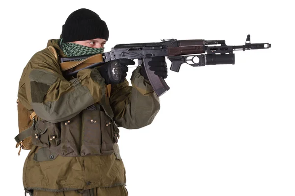 Opstandige in shemagh met ak-47 geweer — Stockfoto