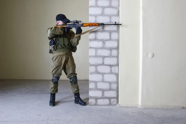 Francotirador insurgente con rifle SVD —  Fotos de Stock