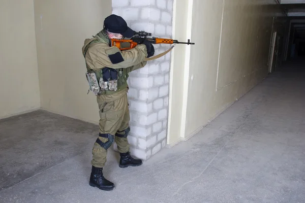 Insurgent sniper with SVD rifle — Stock Photo, Image