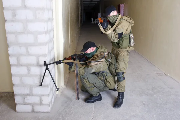 Insurgents with AK rifle ang machine gun — Stock Photo, Image