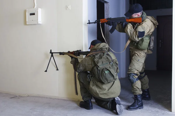 Isyancılar tarafından Ak tüfek ang makineli tüfek — Stok fotoğraf