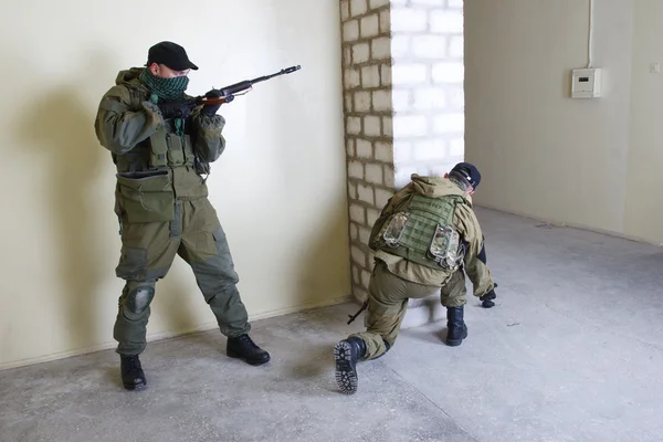 Insurgé avec AK 47 lance grenade — Photo