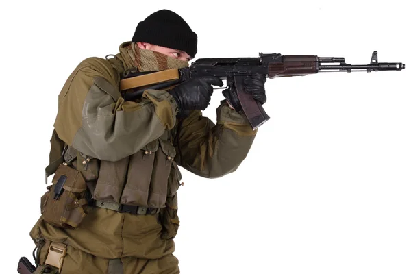 Shooter med kalashnikov gevär — Stockfoto