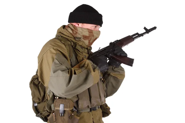 Shooter med kalashnikov gevär — Stockfoto