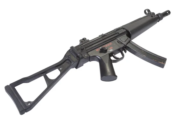 Пистолет-пулемет MP5 на белом фоне — стоковое фото