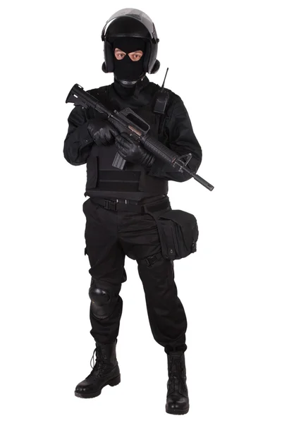 SWAT офіцер в чорній формі — стокове фото
