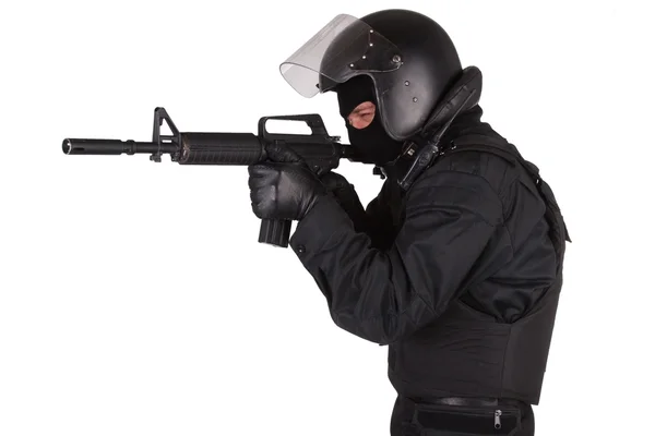 Oficial SWAT en uniforme negro — Foto de Stock