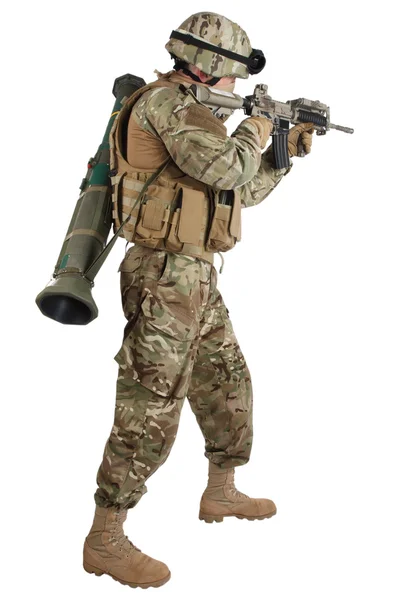 Soldado com rifle de assalto — Fotografia de Stock