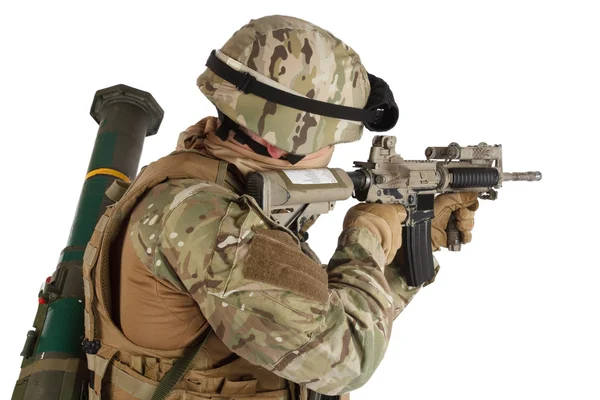 Soldat mit Sturmgewehr — Stockfoto