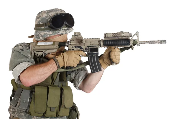 Oss soldat med gevär — Stockfoto