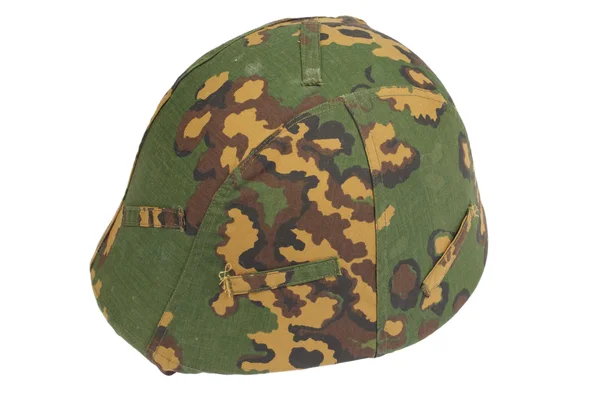 Kevlar helm met een camouflage cover — Stockfoto