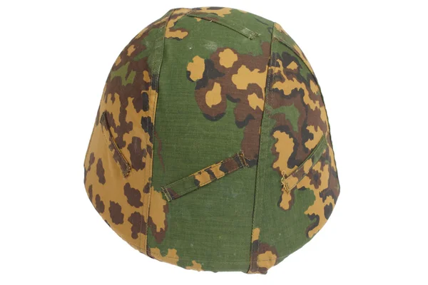 Kevlar helm met een camouflage cover — Stockfoto