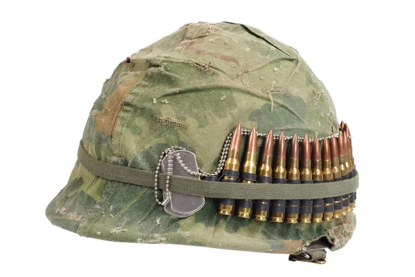 Ons leger helm met camouflage cover — Stockfoto